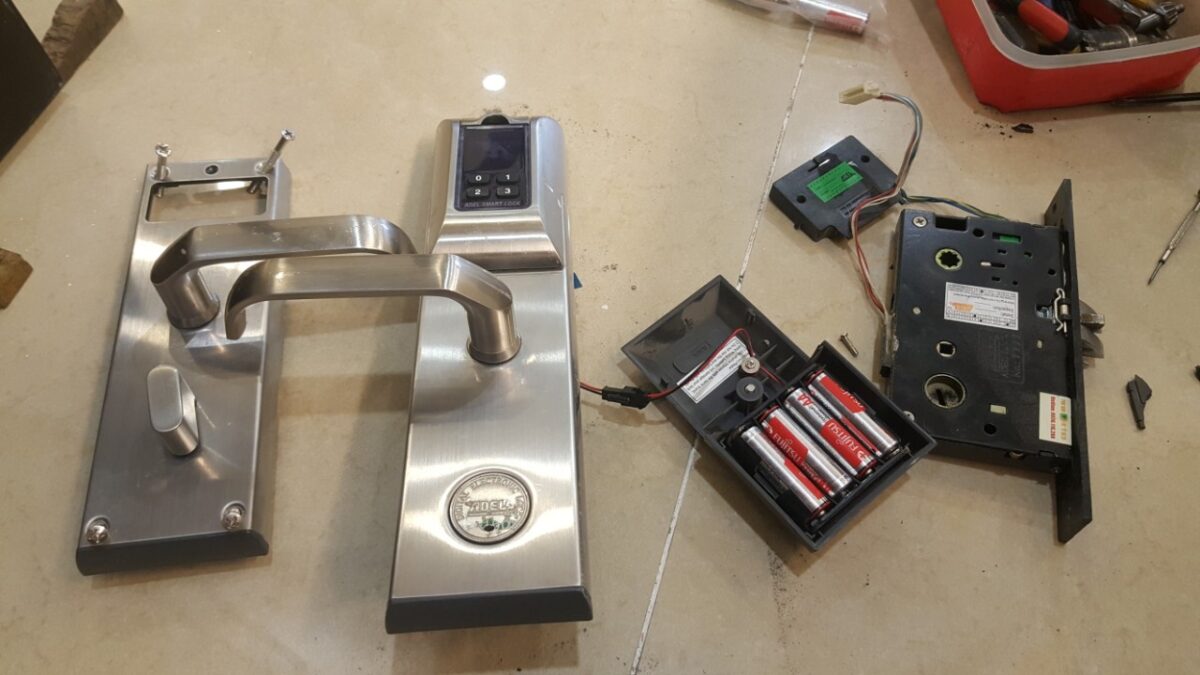 Giải pháp khóa vân tay tại Hạ Long - Thay đổi cách thức quản lý an ninh nhà cửa của bạn | Làm chìa khóa ô tô Hạ Long | Làm khóa cửa cuốn Hạ Long