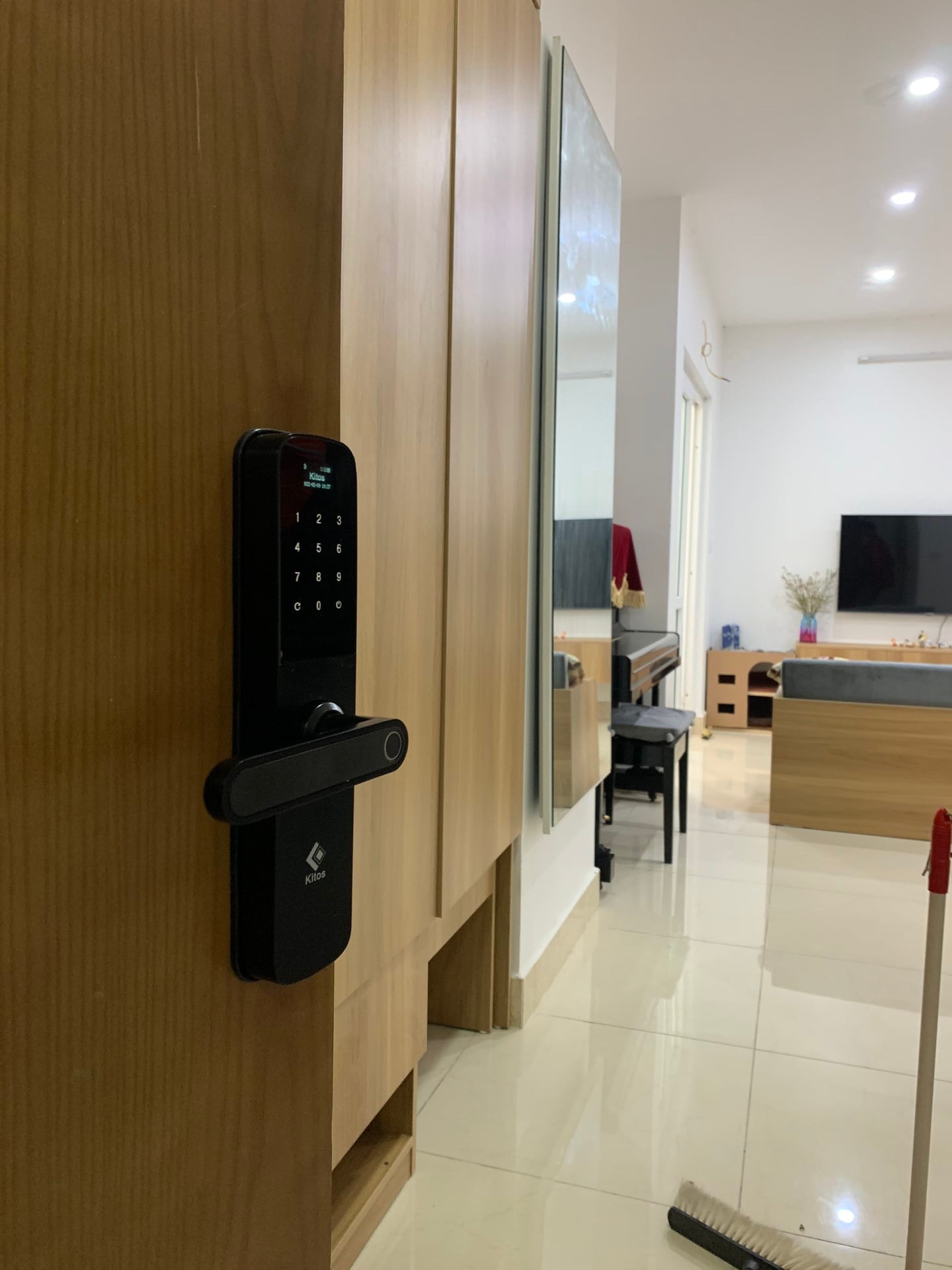 Khóa vân tay tại Hạ Long - Giải pháp an ninh tiên tiến và hiệu quả cho ngôi nhà của bạn | Làm chìa khóa ô tô Hạ Long | Làm khóa cửa cuốn Hạ Long